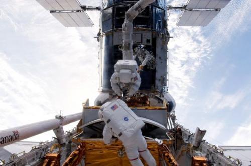 Как американцы телескоп "Хаббл" чинили