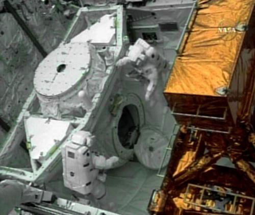 Как американцы телескоп "Хаббл" чинили