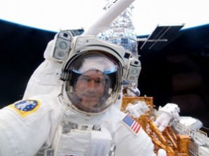 Как американцы телескоп "Хаббл" чинили