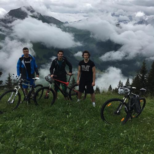 Как отдыхают дети российских олигархов