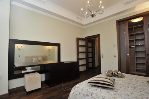 "Наш маленький мирок" за  млн. Где живут российские футболисты