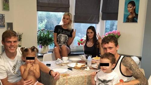 "Наш маленький мирок" за  млн. Где живут российские футболисты