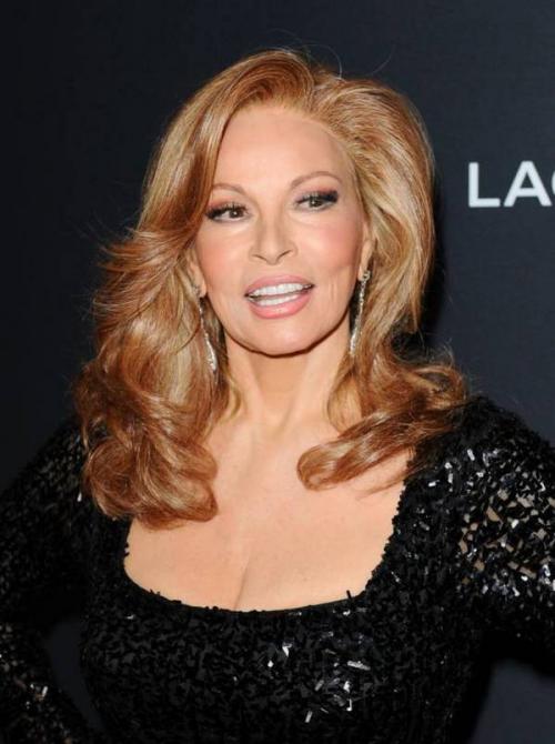 73-летняя «девушка Бонда» поразила стройной фигурой