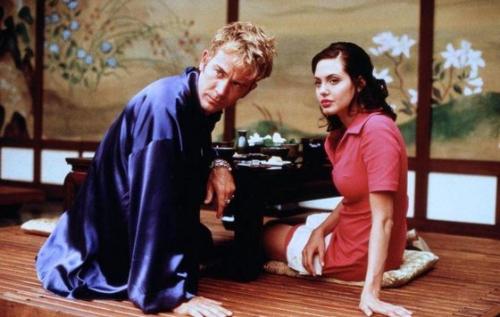 Анджелина Джоли: ее мужья, подруги и символические тату