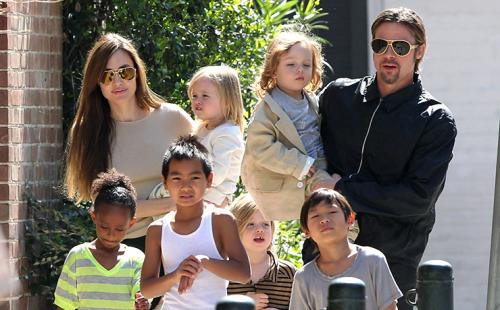 Анджелина Джоли: ее мужья, подруги и символические тату