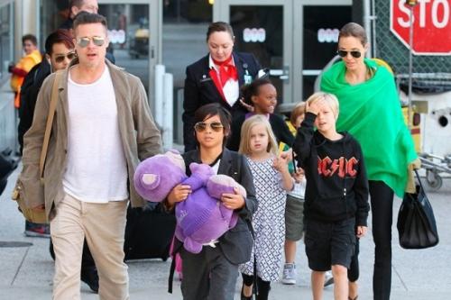 Анджелина Джоли: ее мужья, подруги и символические тату