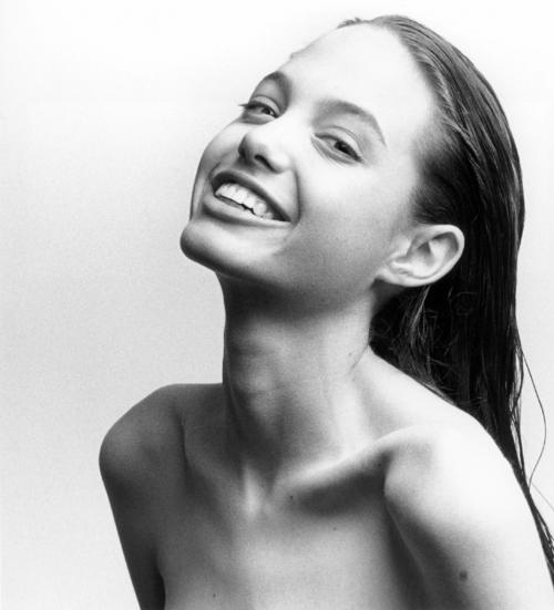 Анджелина Джоли: ее мужья, подруги и символические тату