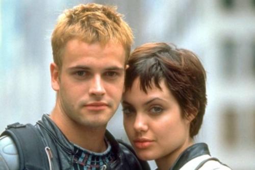 Анджелина Джоли: ее мужья, подруги и символические тату