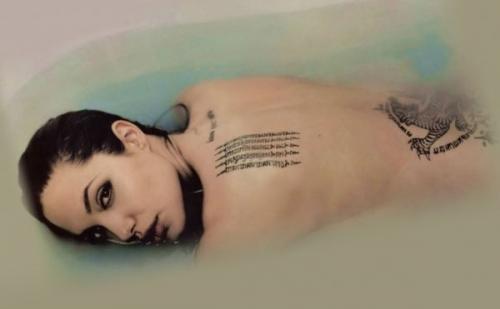 Анджелина Джоли: ее мужья, подруги и символические тату