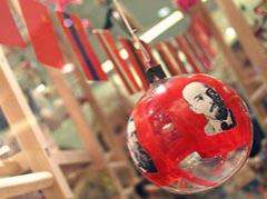 Игрушечная память хранит портреты вождей