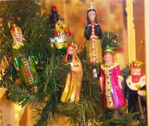 Игрушечная память хранит портреты вождей