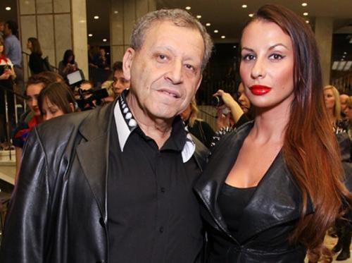 Седина в бороду: российские знаменитости, женившиеся на молодых