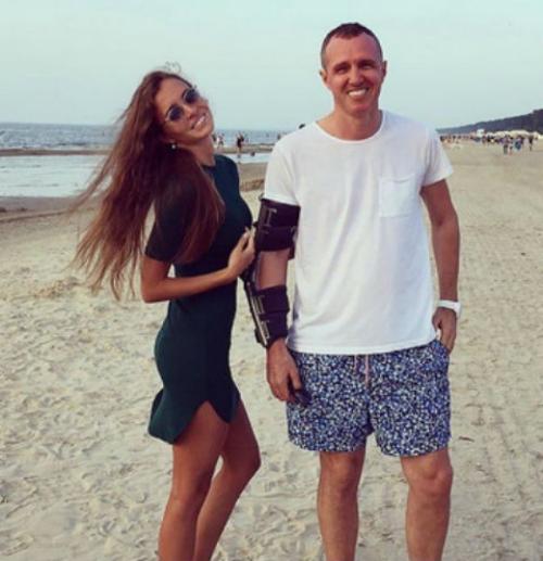 Седина в бороду: российские знаменитости, женившиеся на молодых