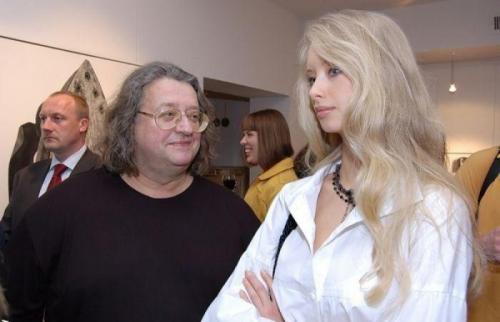 Седина в бороду: российские знаменитости, женившиеся на молодых