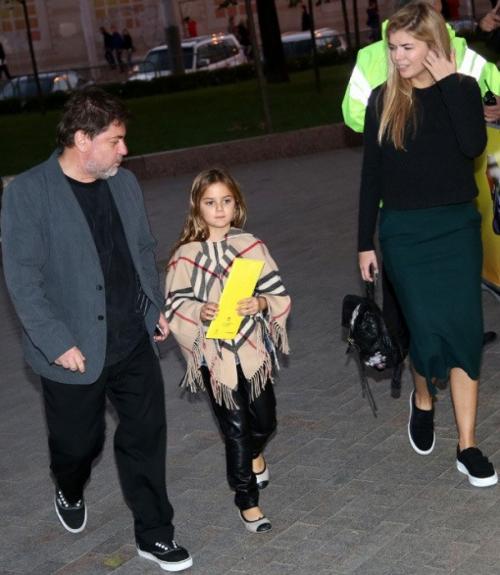 Седина в бороду: российские знаменитости, женившиеся на молодых