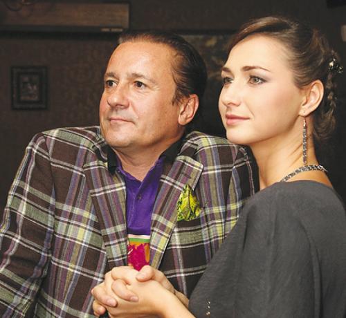 Седина в бороду: российские знаменитости, женившиеся на молодых