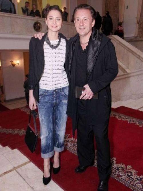 Седина в бороду: российские знаменитости, женившиеся на молодых