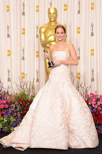 Самые яркие и обсуждаемые наряды за историю "Оскара"