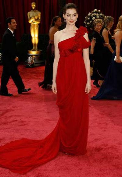 Самые яркие и обсуждаемые наряды за историю "Оскара"