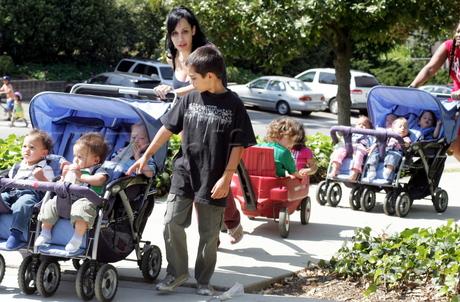 Октомама с детьми снимается в реалити-шоу