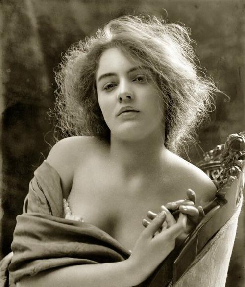 14 женщин мира, чьи имена связаны со скандальной славой