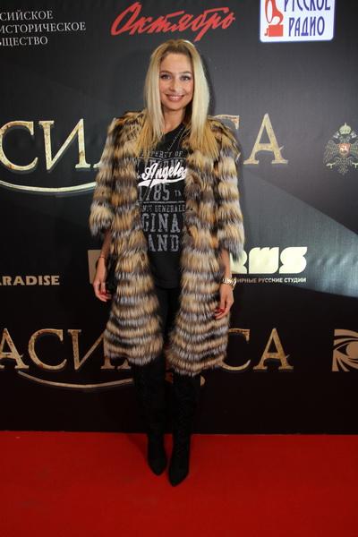 Светлана Ходченкова стала русской Жанной д’Арк