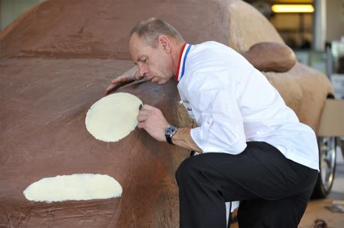 Голландцы приготовили к праздникам "шоколадный" Porsche