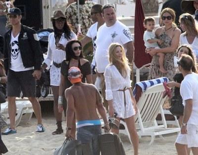 Откровенные снимки с юбилея Наоми Кэмпбелл попали в Сеть