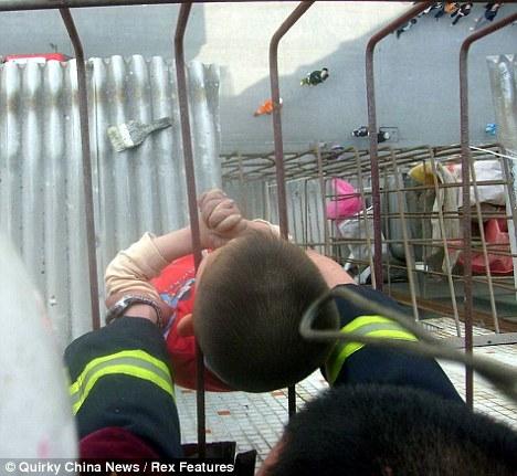 Китайского мальчика от смерти спасли уши