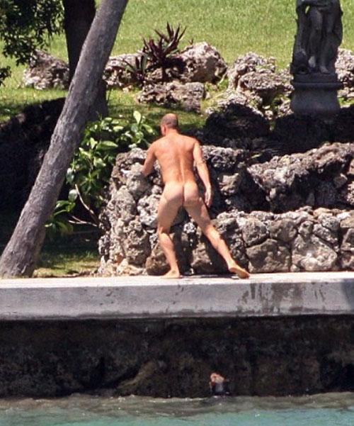 «Прирождённый убийца» сверкнул задом в бассейне  Оуэна Уилсона