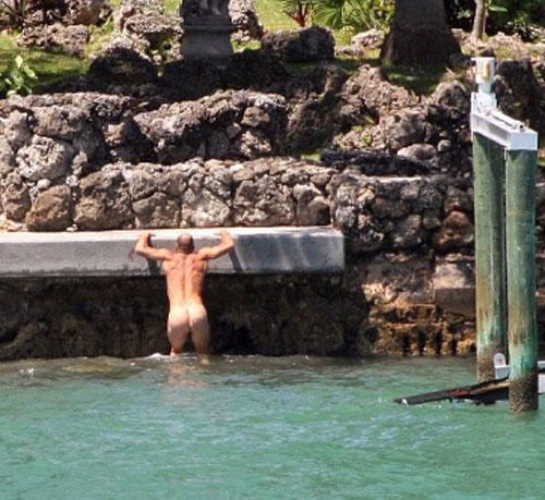 «Прирождённый убийца» сверкнул задом в бассейне  Оуэна Уилсона