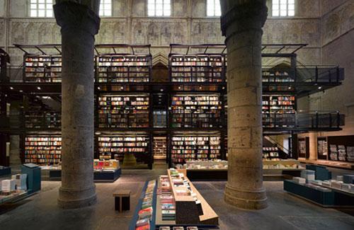 Голландцы превратили церковь в книжный магазин