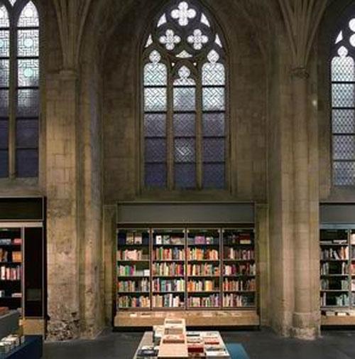 Голландцы превратили церковь в книжный магазин