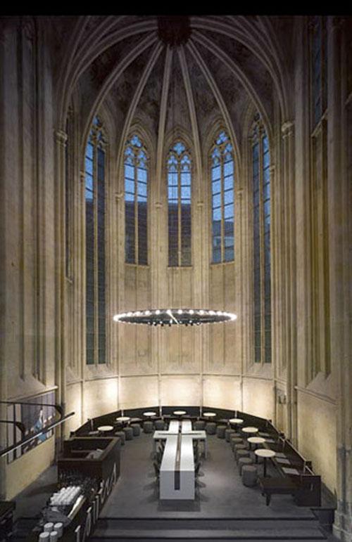 Голландцы превратили церковь в книжный магазин