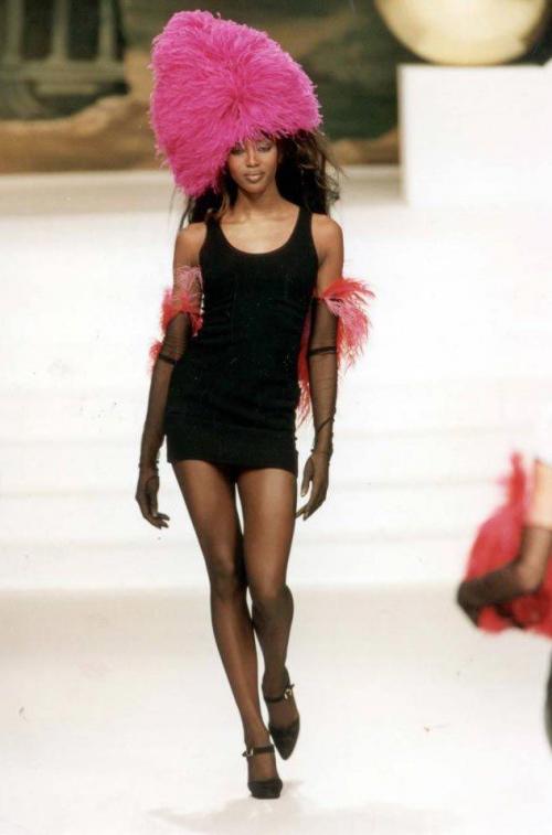 Топ-15 самых красивых и знаковых ног в истории