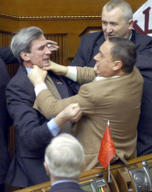 Как дерутся политики