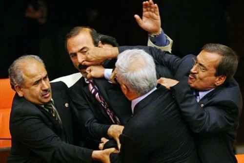 Как дерутся политики