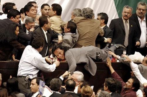 Как дерутся политики