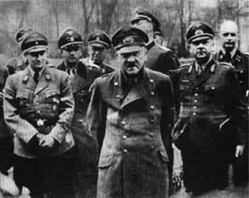 Неизвестные фотографии бункера Гитлера, сделанные в апреле 1945-го