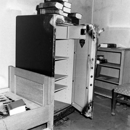 Неизвестные фотографии бункера Гитлера, сделанные в апреле 1945-го