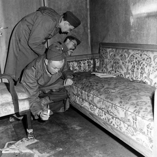Неизвестные фотографии бункера Гитлера, сделанные в апреле 1945-го
