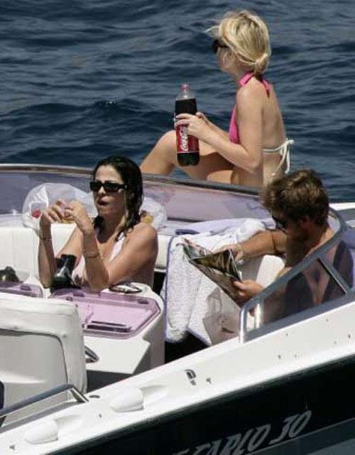 70-летний Джек Николсон собрал на катере гарем