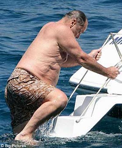 70-летний Джек Николсон собрал на катере гарем