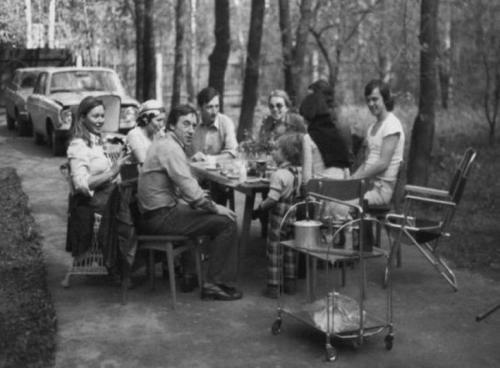 Редкие фото советских знаменитостей на праздниках и во время застолья