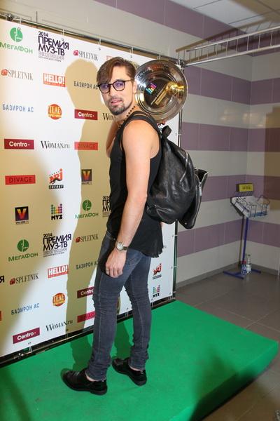 На «Премию МУЗ-ТВ» звезды пришли с детьми, животными и женихами. А Лазарев получил пулю в сердце