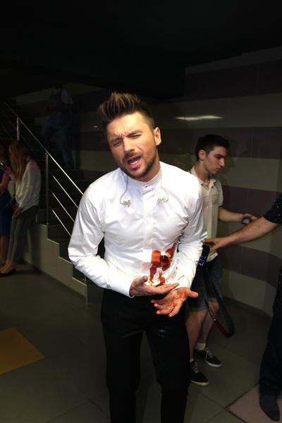 На «Премию МУЗ-ТВ» звезды пришли с детьми, животными и женихами. А Лазарев получил пулю в сердце