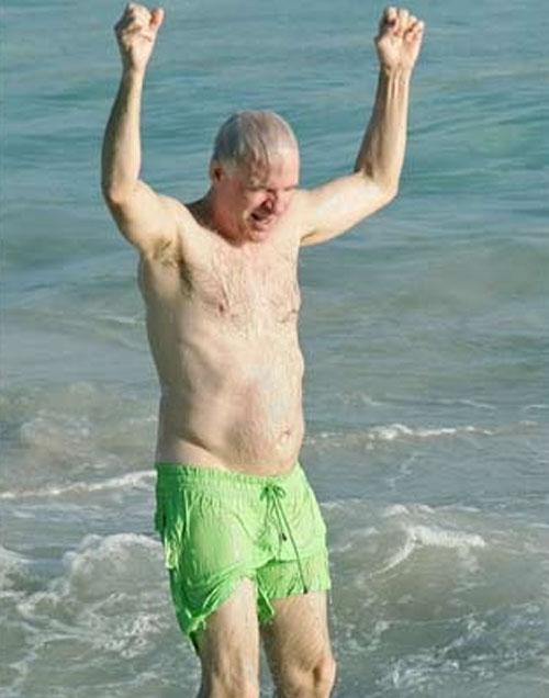 Звёздные торсы выгуливают на пляже