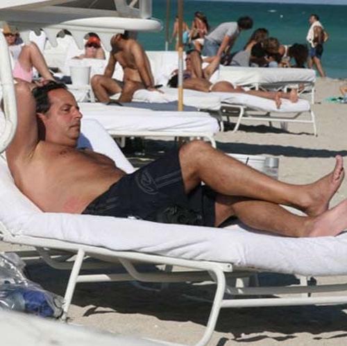 Звёздные торсы выгуливают на пляже