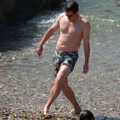 Звёздные торсы выгуливают на пляже