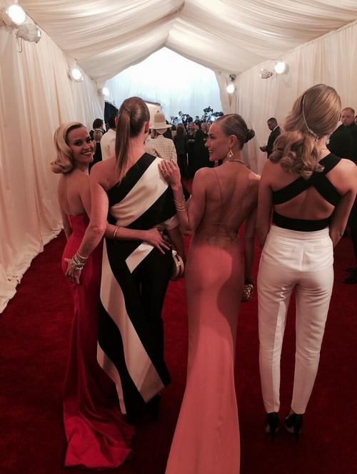 Звездные руки не для скуки: вся экспрессия знаменитостей